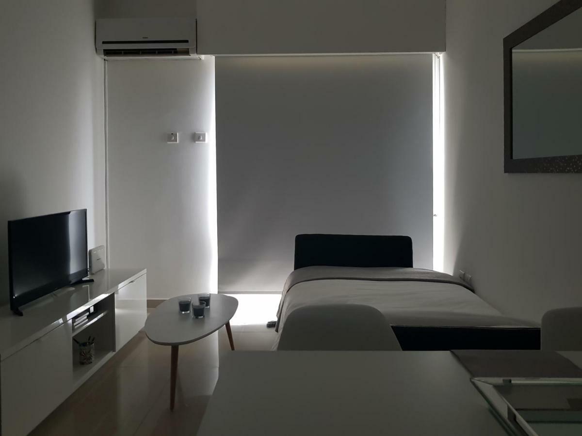 City Pearl - Modern 2 Bed Sea View Apt In City Centre Limasol Dış mekan fotoğraf