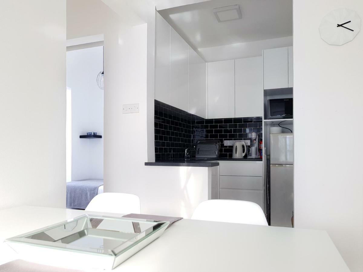 City Pearl - Modern 2 Bed Sea View Apt In City Centre Limasol Dış mekan fotoğraf